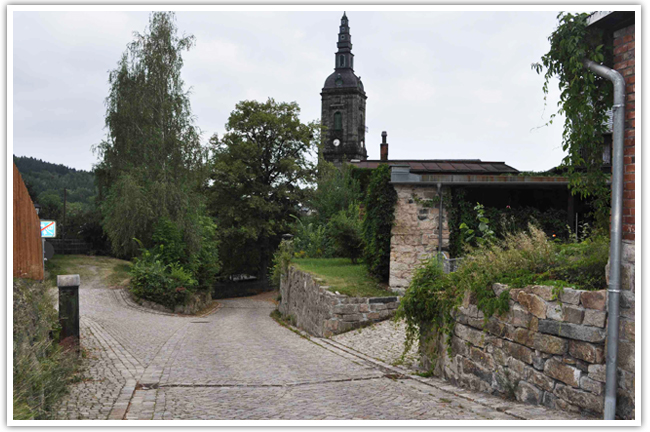 Erschließungsanlage am Graben mit Stadtmauer